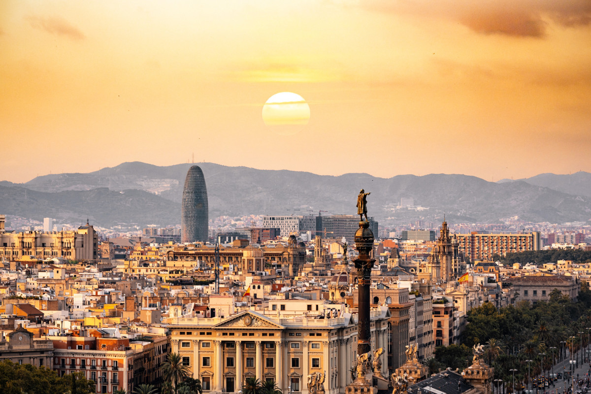 Czy Hiszpanie naprawdę są tacy głośni?&nbsp; Czy tzw. siesta rzeczywiście jest rzeczą świętą wciąż praktykowaną?&nbsp;Poznamy odpowiedzi na te oraz inne pytania związane z hiszpańskimi stereotypami na naszych kulturowych warsztatach! Od tematów zabawnych aż po poważniejsze - pozwól wciągnąć się w hiszpański small talk. ¡Nos vemos!