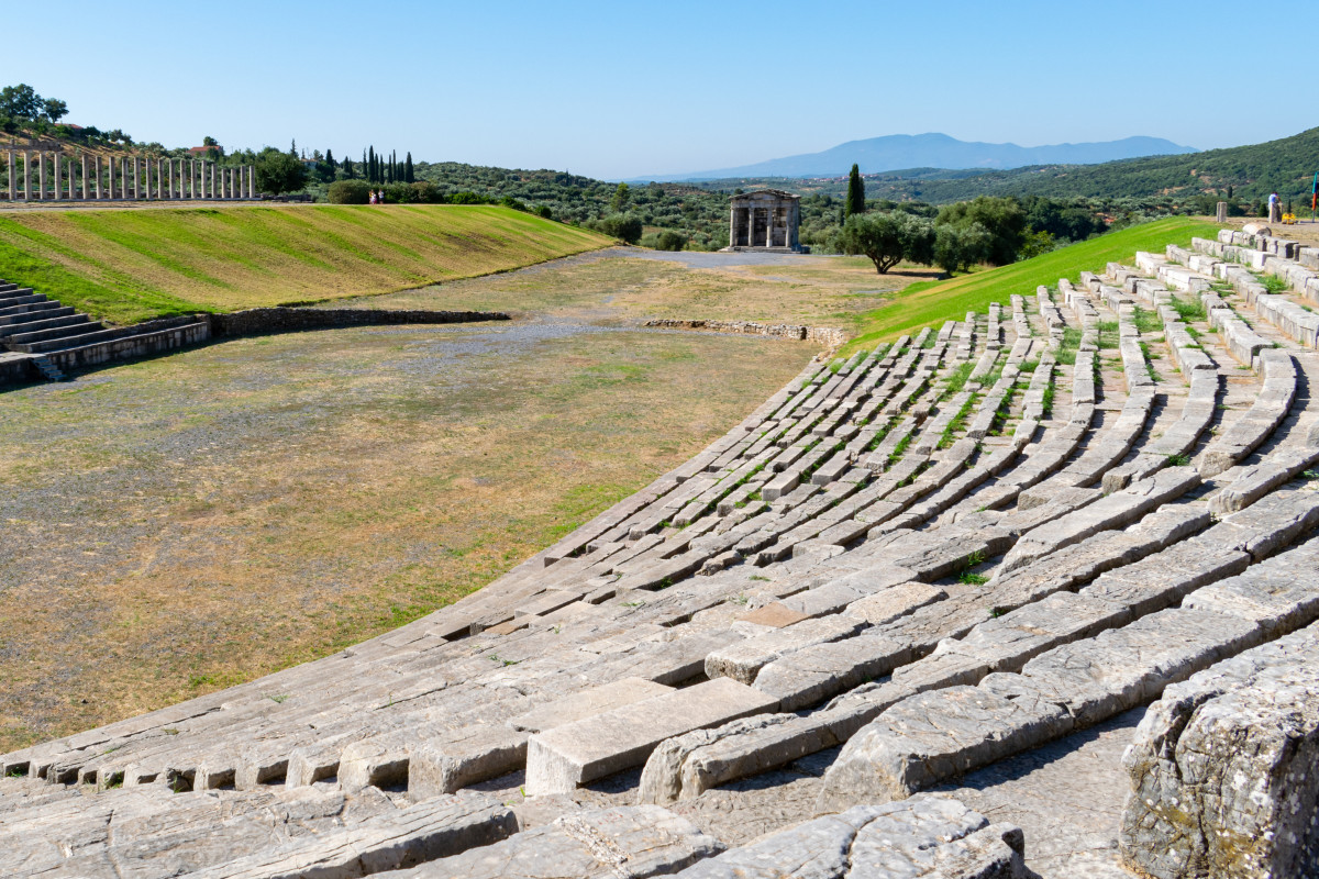Biegali dla bogów, walczyli o chwałę, a zamiast medalu dostawali... oliwkę! Sprawdź, jak wyglądały pierwsze greckie igrzyska olimpijskie i czym różnią się od tych, które znamy dziś.